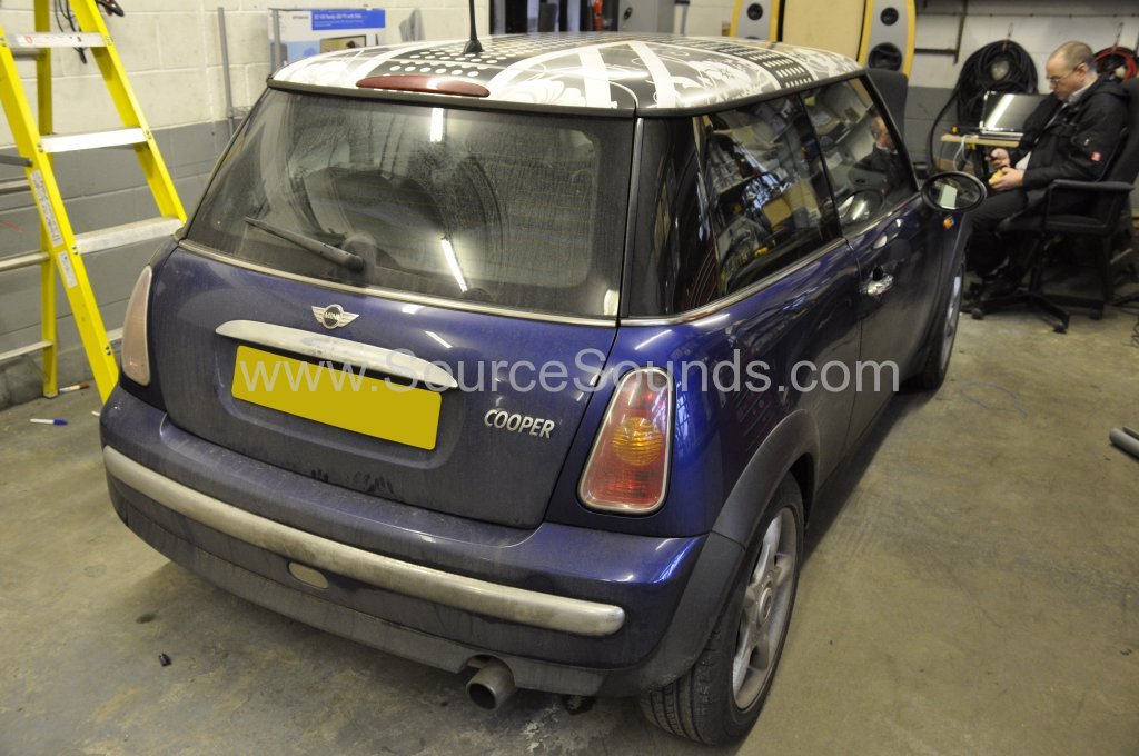 BMW Mini Cooper 2003 DAB radio upgrade 002