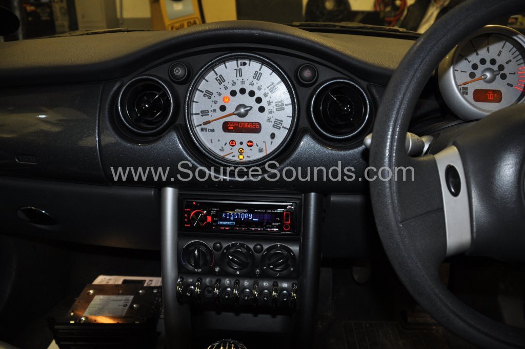 BMW Mini Cooper 2003 DAB radio upgrade 003