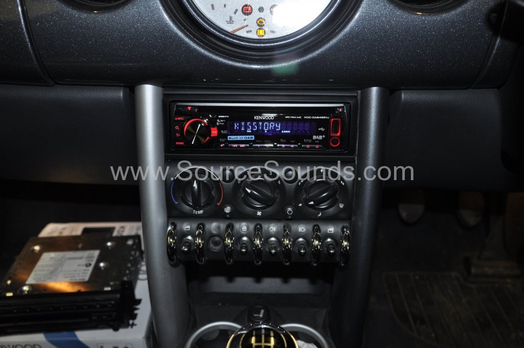 BMW Mini Cooper 2003 DAB radio upgrade 004
