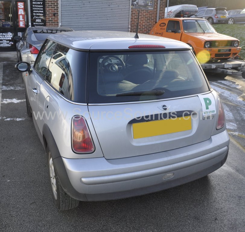 Mini Cooper 2003 stereo upgrade 002