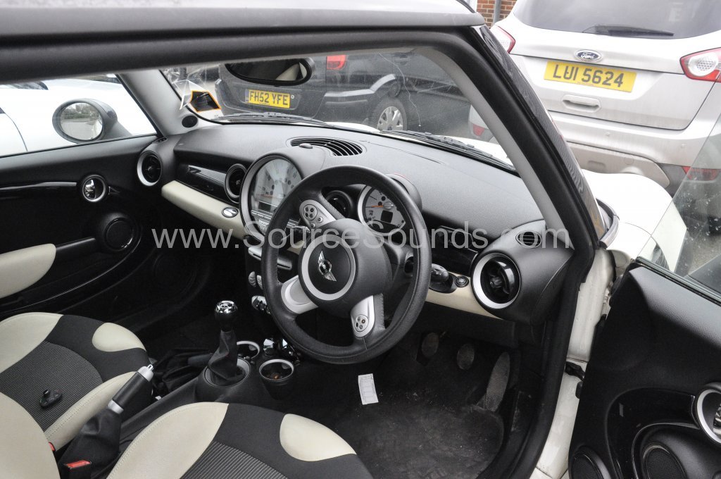Mini Cooper S 2007 bluetooth upgrade 003
