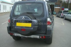 mitsubishi-shogun-2004-reverse-camera-002