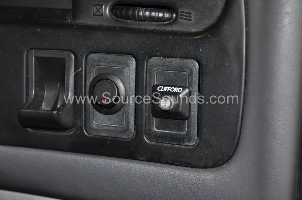 Mitsubishi Delica 1995 clifford alarm upgrade 002.JPG