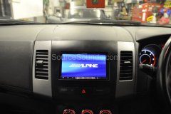 mitsubishi-outlander-2011-reverse-camera-upgrade-003
