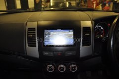 mitsubishi-outlander-2011-reverse-camera-upgrade-004