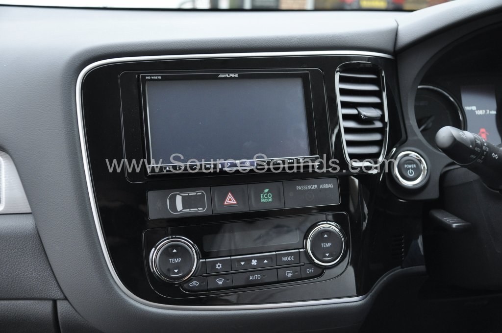 Mitsubishi Outlander PHEV 2015 dab upgrade 004.JPG