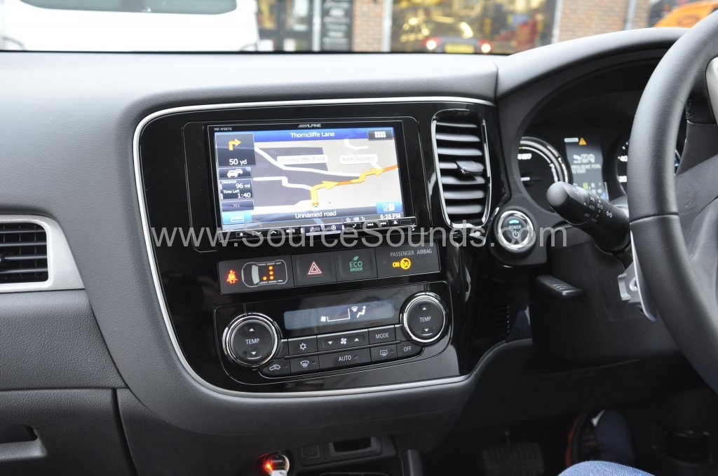 Mitsubishi Outlander PHEV 2015 dab upgrade 006.JPG