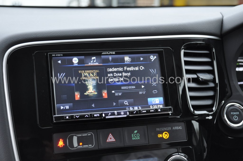 Mitsubishi Outlander PHEV 2015 dab upgrade 007.JPG