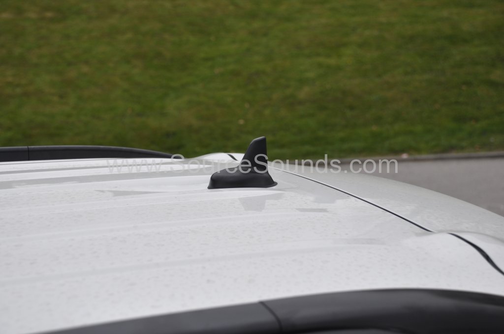 Mitsubishi Outlander PHEV 2015 dab upgrade 009.JPG