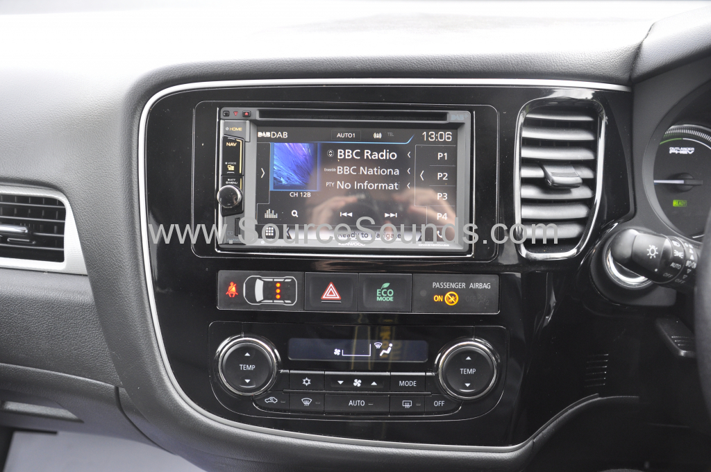 Mitsubishi Outlander Phev 2015 navi upgrade 005
