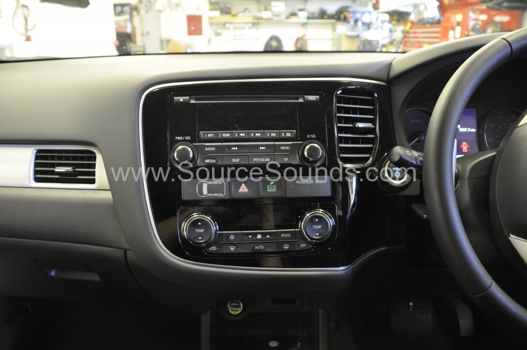 Mitsubishi Outlander PHEV 2015 navigation upgrade 003.JPG