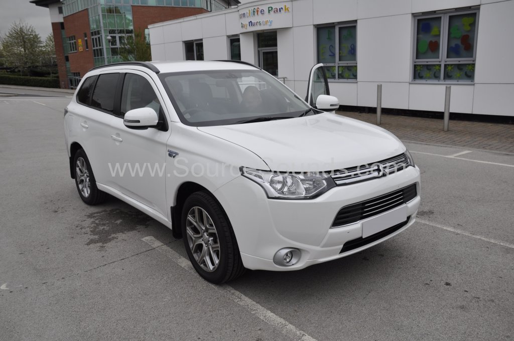 Mitsubishi Outlander PHEV 2015 shark fin aerial upgrade 001.JPG