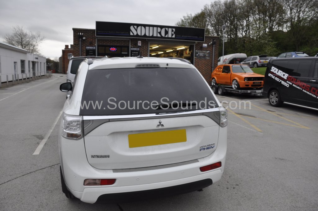 Mitsubishi Outlander PHEV 2015 shark fin aerial upgrade 002.JPG