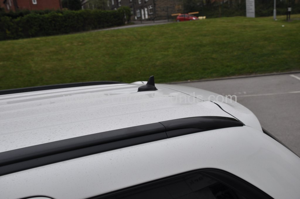Mitsubishi Outlander PHEV 2015 shark fin aerial upgrade 004.JPG