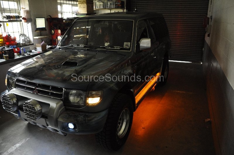 mitsubishi-shogun-1998-underfloor-lighting-004