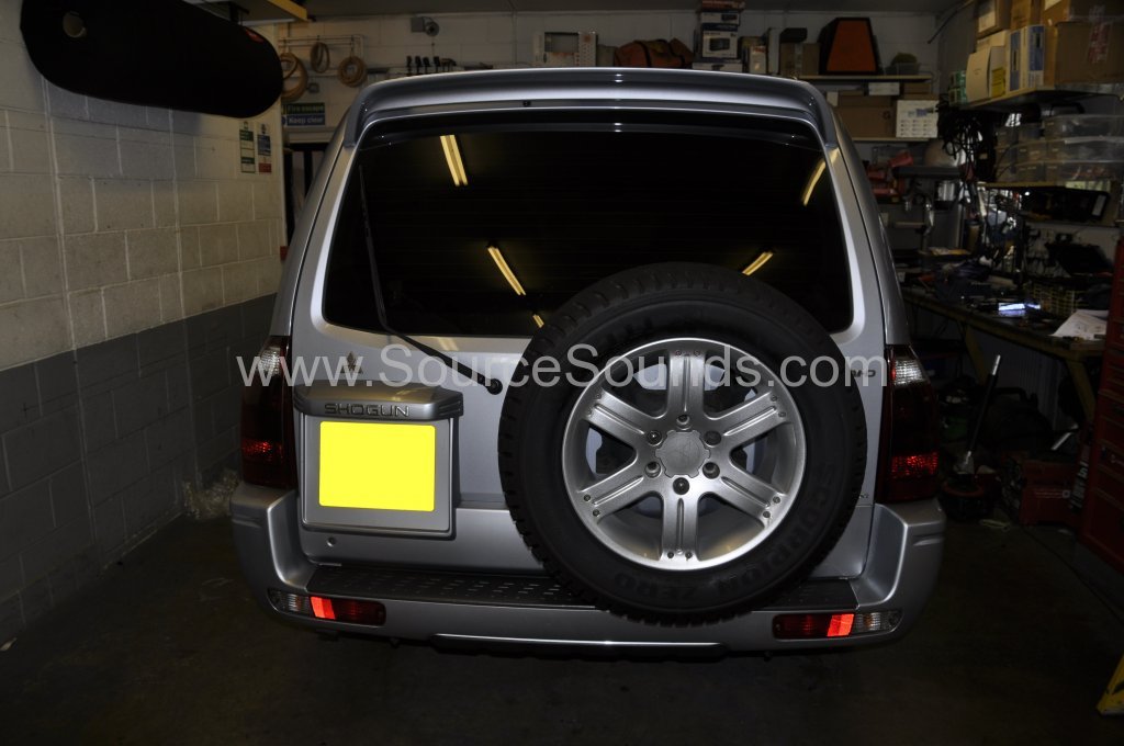 Mitsubishi Shogun 2004 DAB upgrade 002