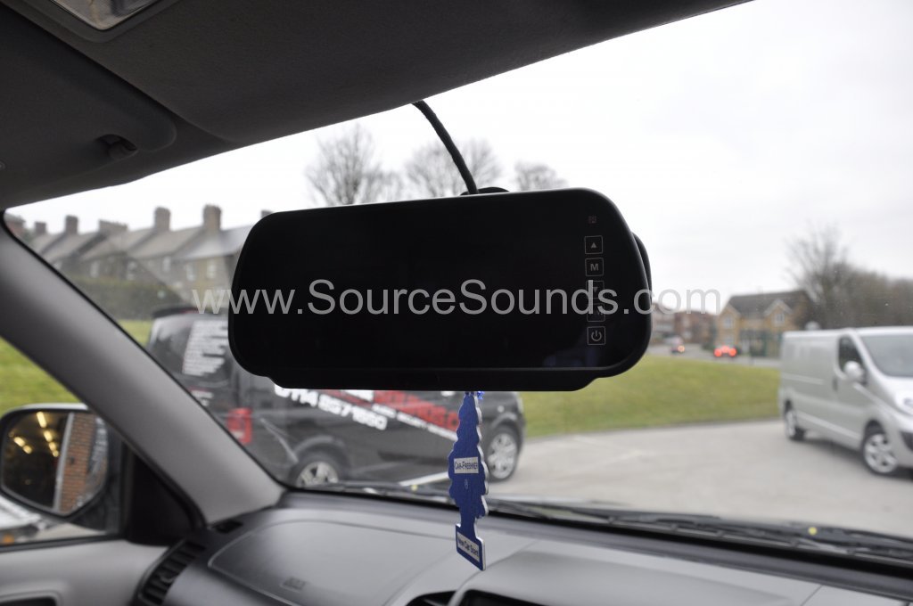 Mitsubishi Shogun 2006 reverse camera upgrade 002.JPG