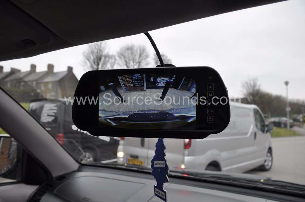 Mitsubishi Shogun 2006 reverse camera upgrade 003.JPG