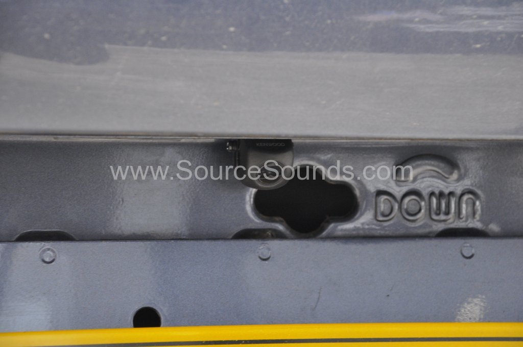 Mitsubishi Shogun 2006 reverse camera upgrade 005.JPG