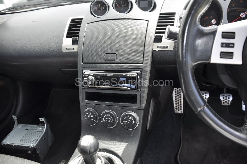 nissan-350z-2004-dab-stereo-upgrade-003 nissan-350z-2004-dab-stereo-upgrade-003