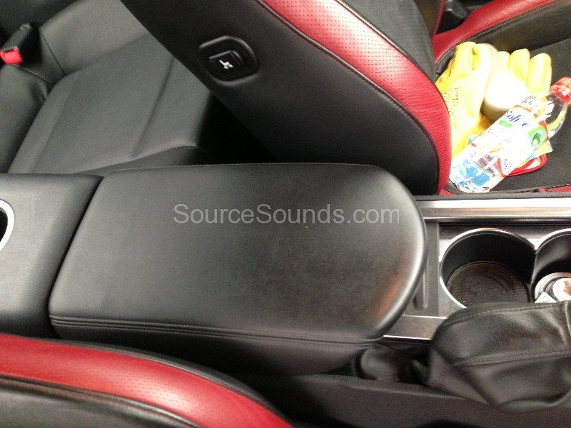 nissan-gtr-r35-2010-ipod-mount-002 nissan-gtr-r35-2010-ipod-mount-002