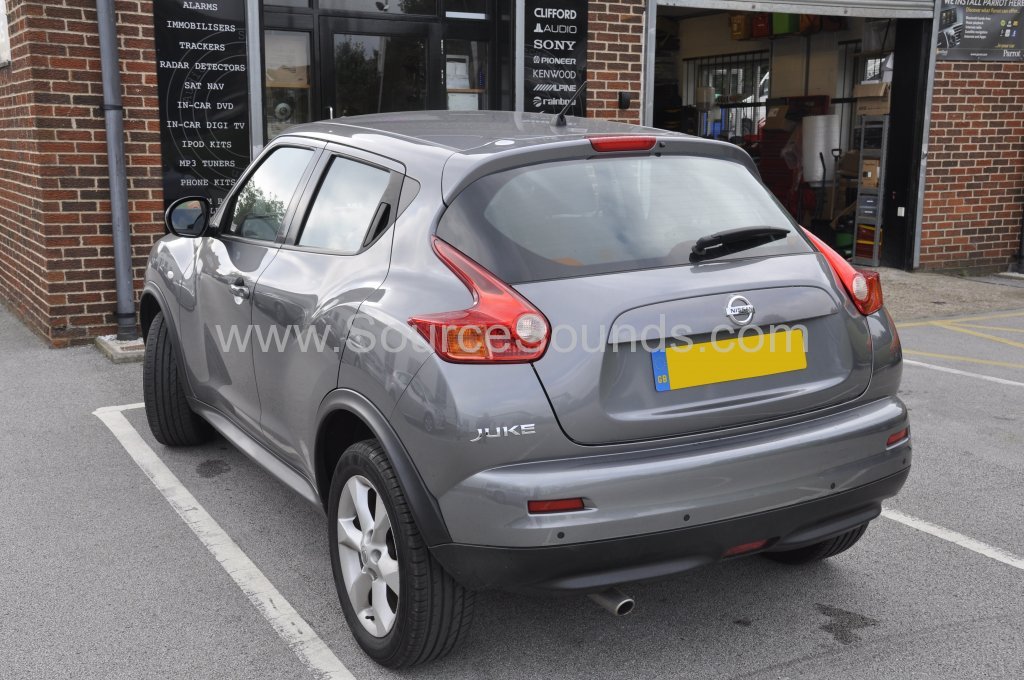 Nissan Juke 2012 rear parking sensors 002