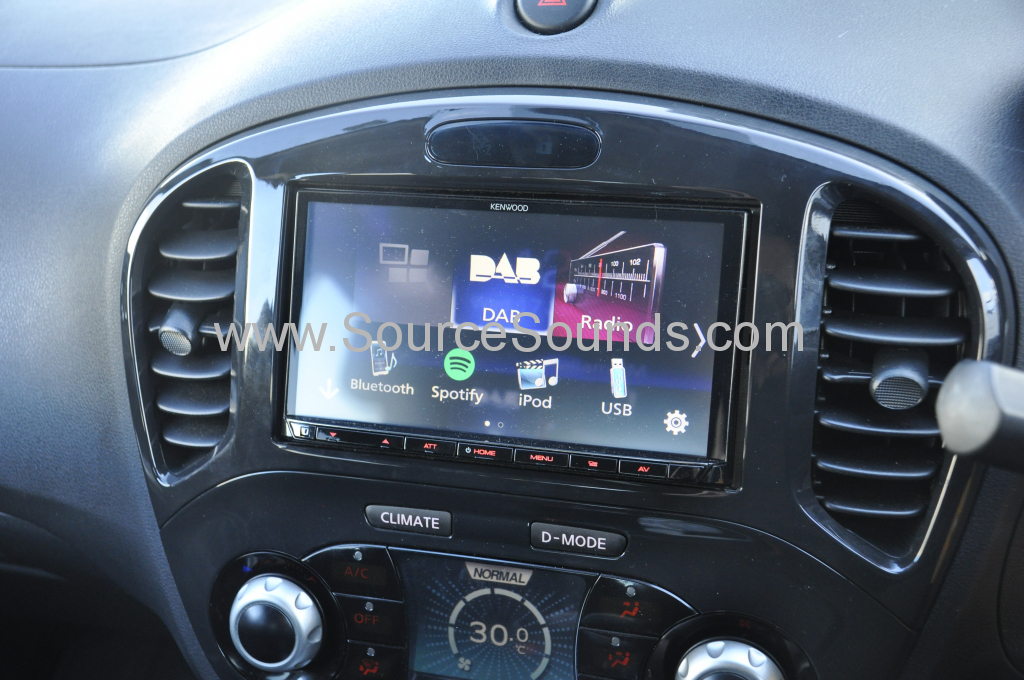 Nissan Juke 2013 DMX unit and camera retention 005