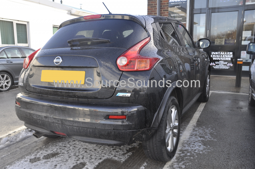 Nissan Juke 2013 DMX unit and camera retention 006