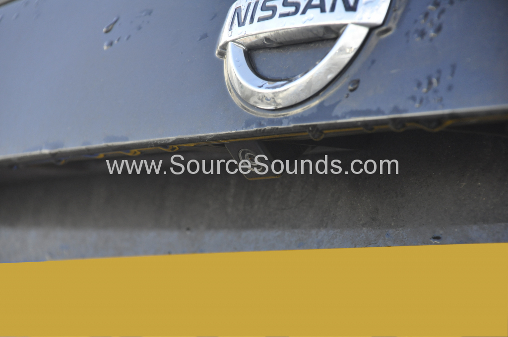 Nissan Juke 2013 DMX unit and camera retention 007