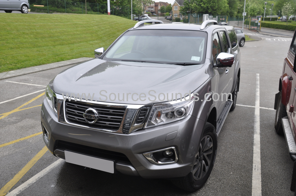 Nissan Navara 2016 Rosen headrests 001