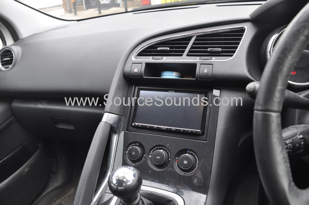 Peugeot 3008 2012 DAB stereo upgrade 002