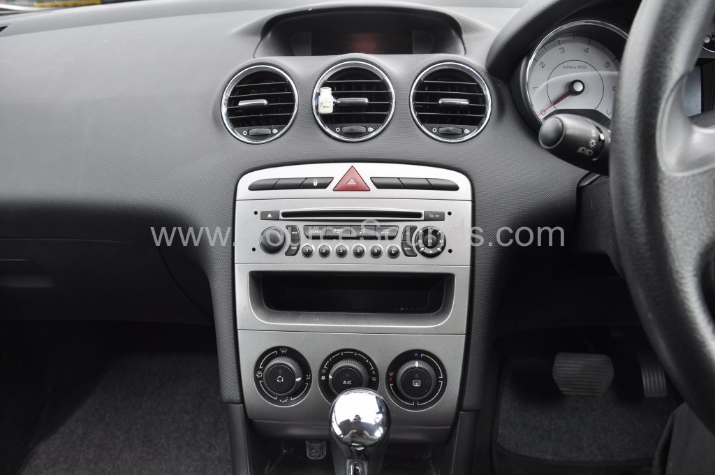 Peugeot 308 2008 stereo upgrade 003