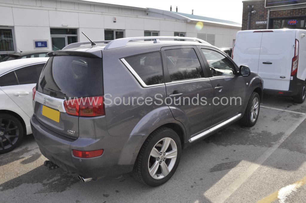 Peugeot 4007 2011 DAB screen upgrade 002.JPG