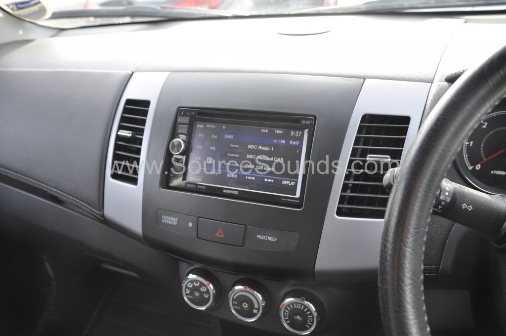 Peugeot 4007 2011 DAB screen upgrade 004.JPG