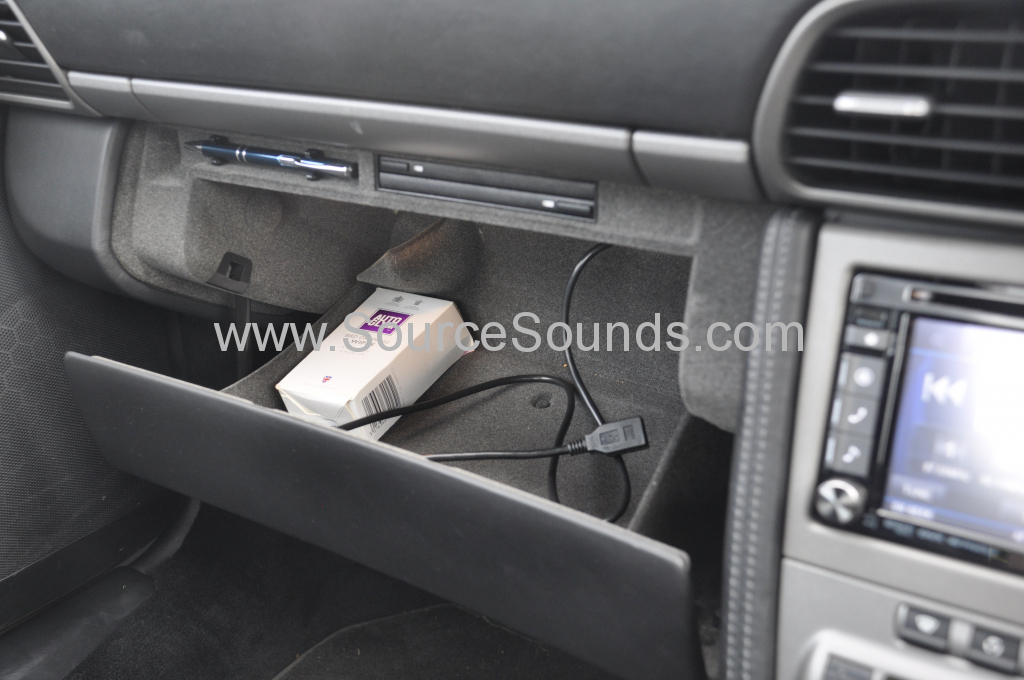 Porsche 997 2006 DAB upgrade 007