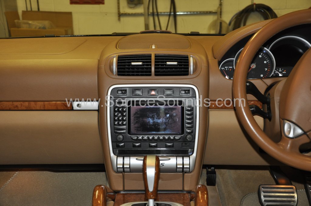 Porsche Cayenne 2006 DAB upgrade 003
