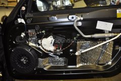 porsche-cayman-2007-audio-upgrade-006