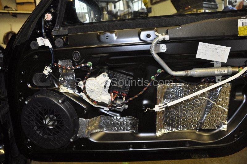 porsche-cayman-2007-audio-upgrade-006