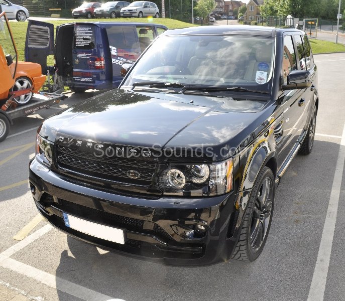 range-rover-sport-overfinch-2013-rosen-headrest-screens-001