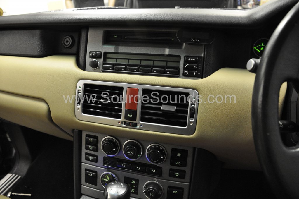 Range Rover Vogue 2002 screen upgrade 003