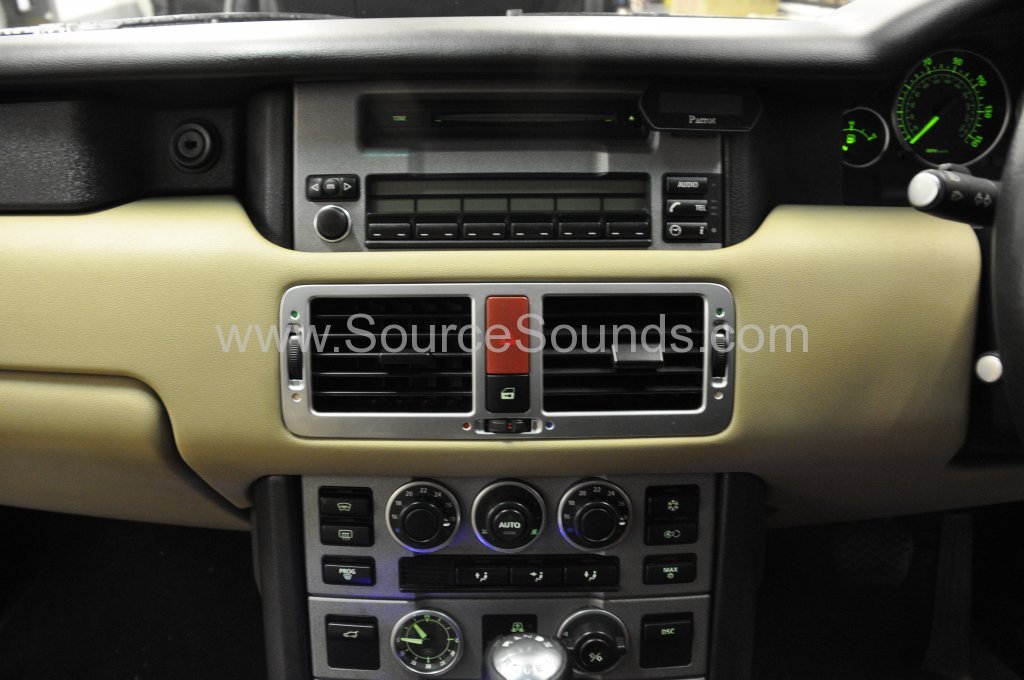 Range Rover Vogue 2002 screen upgrade 004