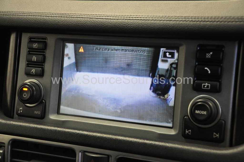 Range Rover Vogue 2007 reverse camera upgrade 007.JPG