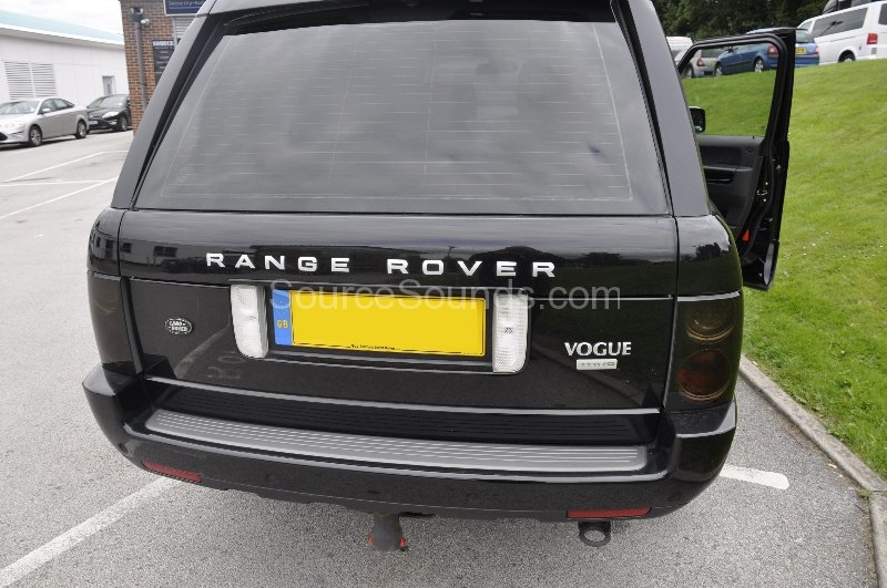 range-rover-vogue-rosen-headrest-upgrade-002 range-rover-vogue-rosen-headrest-upgrade-002