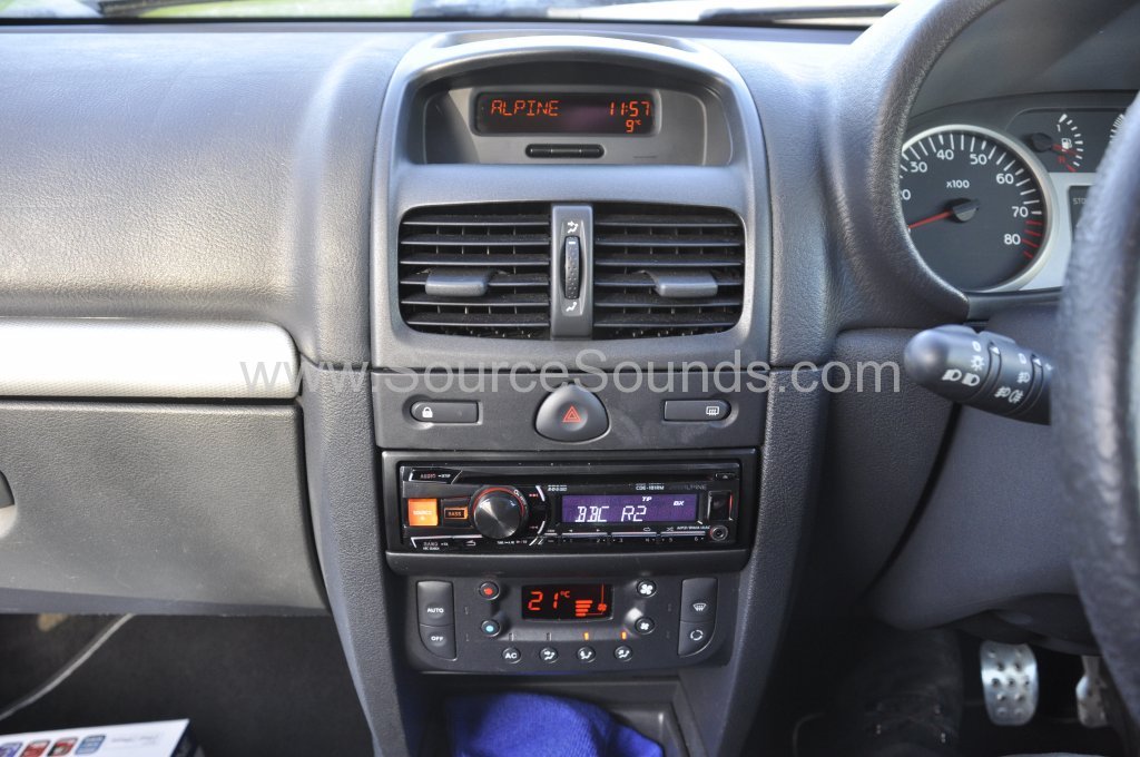 Renault Clio 2003 stereo upgrade 004