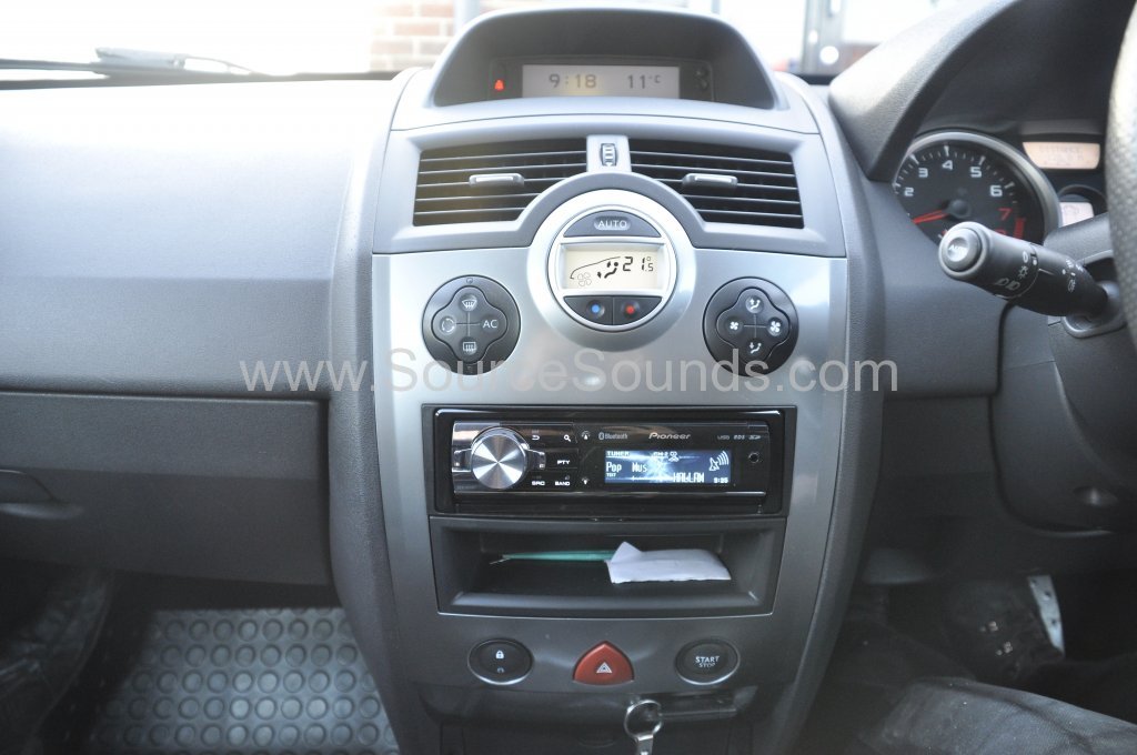 Renault Megane 2006 stereo upgrade 003