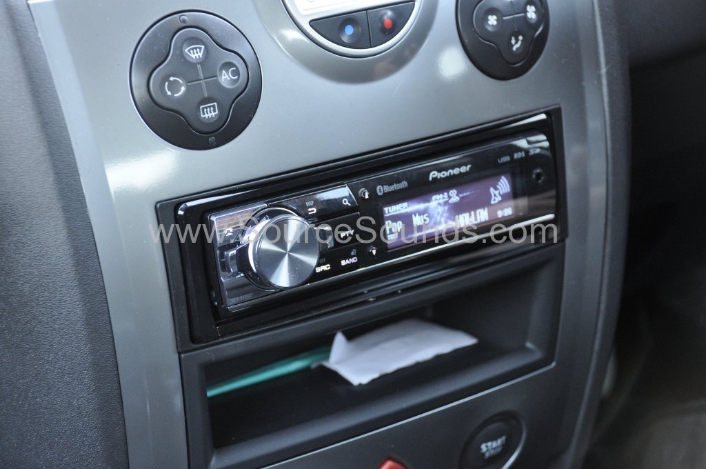 Renault Megane 2006 stereo upgrade 005