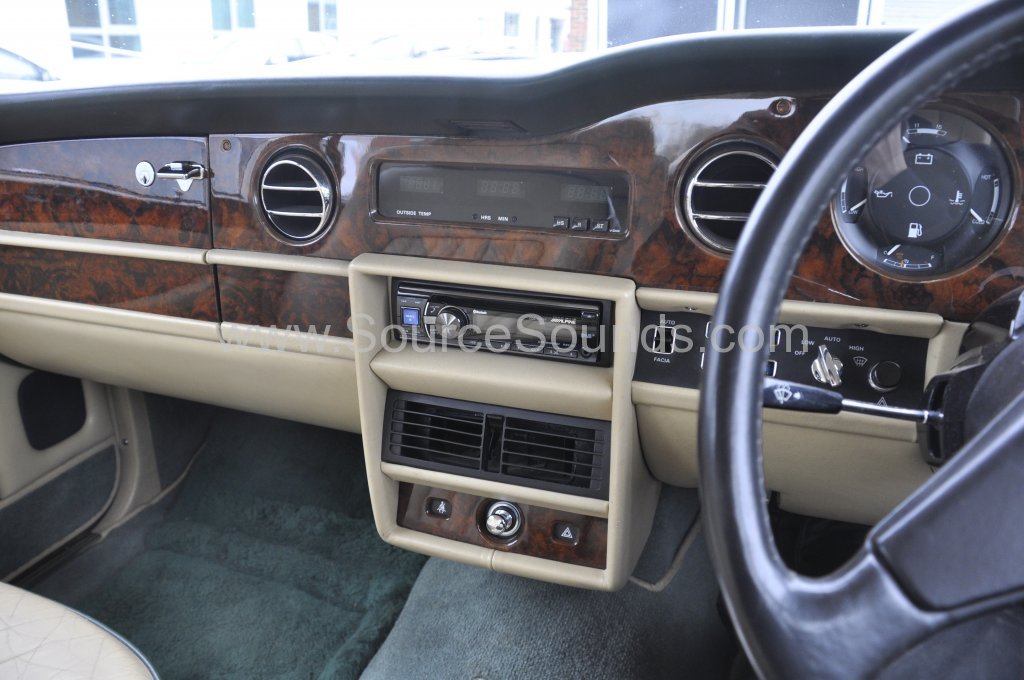 Rolls Royce 1984 DAB upgrade 002.JPG