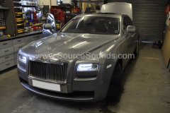 Rolls Royce Ghost 2010 rear screens 001.JPG