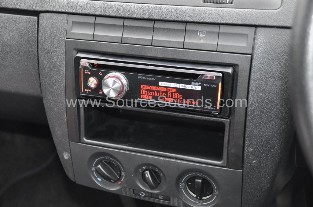 Skoda Fabia 2005 DAB upgrade 004