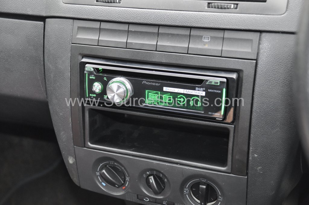 Skoda Fabia 2005 DAB upgrade 005